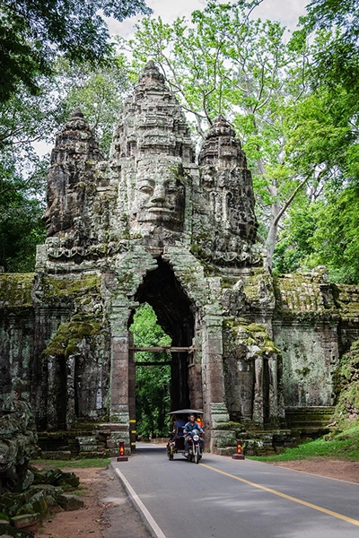 angkor thom entrance gate