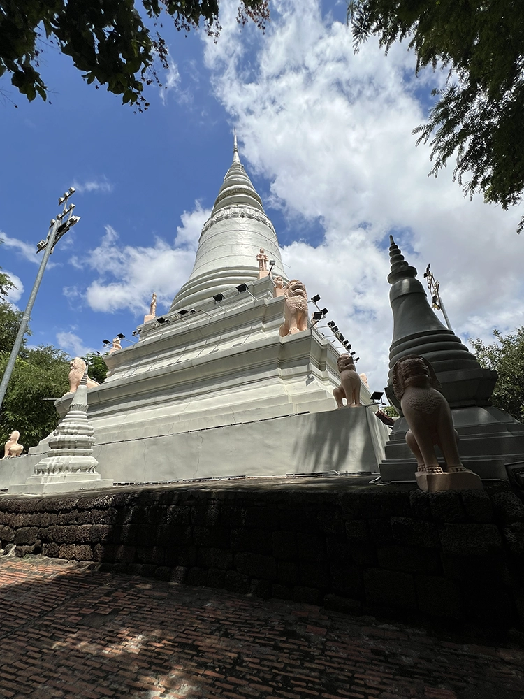 Wat Phnom Center Temple