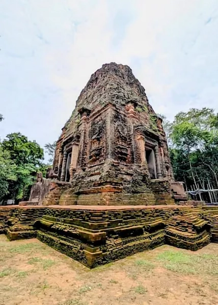 Prasat Tao (Lion Temple)