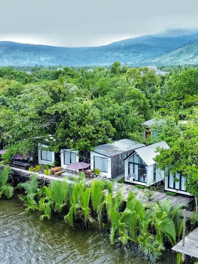 Kampot Riverfront Boutique