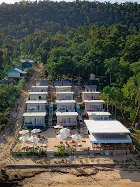 Naroth Beach Bungalow and Restaurant