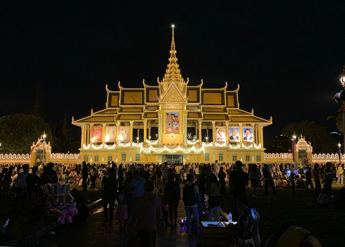 Royal Palace at night